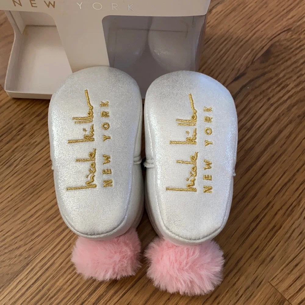 Pom pom mouse baby girl bootie